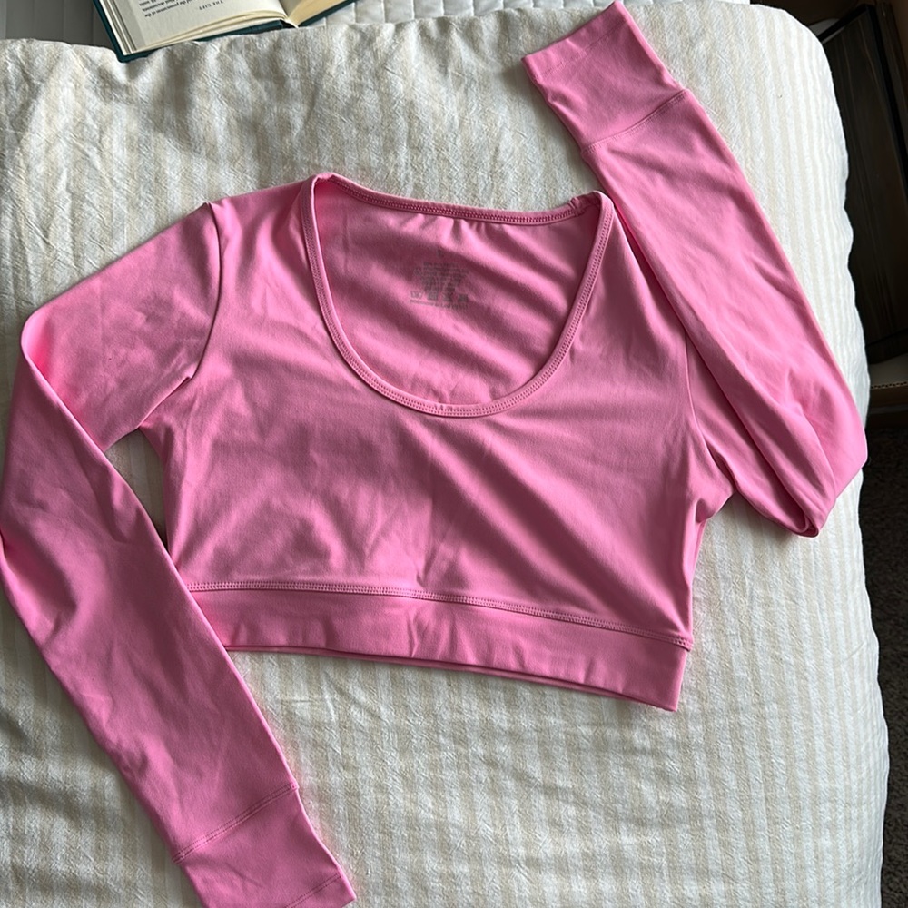 Womens crop gym shirt